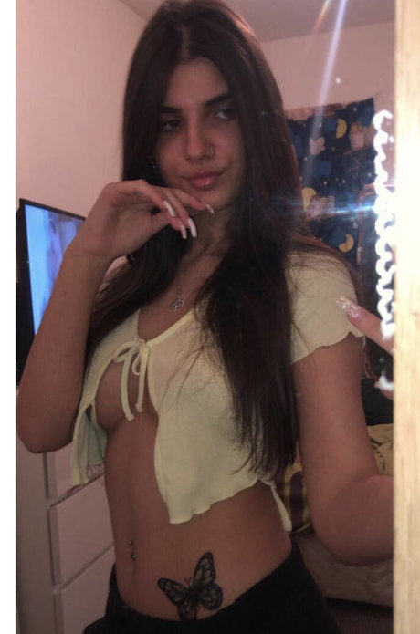 R Stukova セックス女優 写真