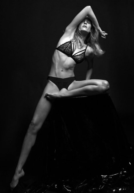 Polina Logvin 素敵なポルノスター 写真