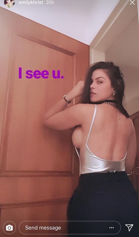 Emily Khrist 裸のモデル 写真