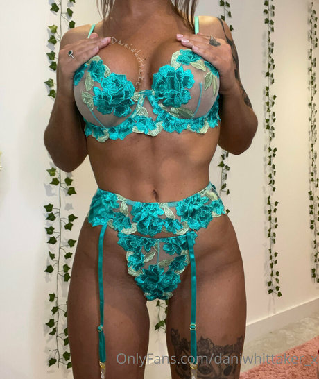 Dani Whittaker 無料スター 写真