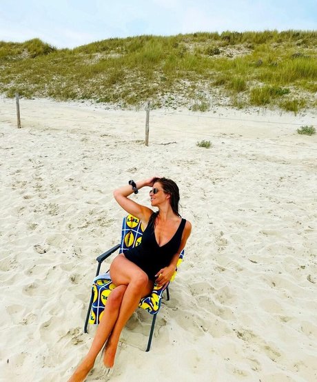 Vanessa Le Moigne ポルノスター セックス 写真