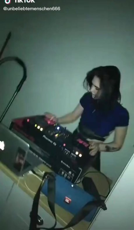 毛深い妊婦OnlyFans ホット裸 写真