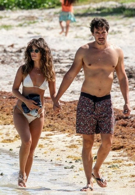 Paula Fernandes ヌードモデル 画像