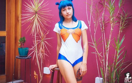 Wingsweak エロティックなモデル 写真