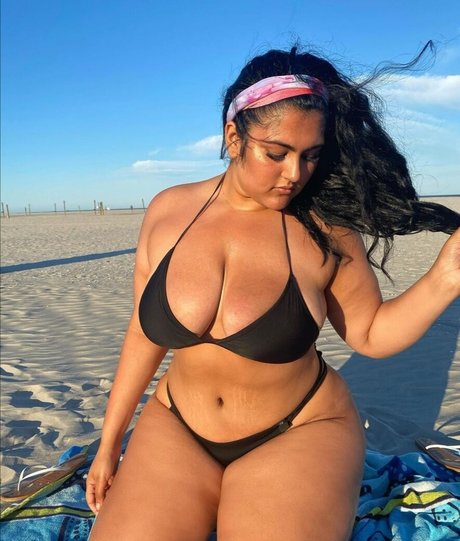 Prettydesibabixo アダルトスター 写真