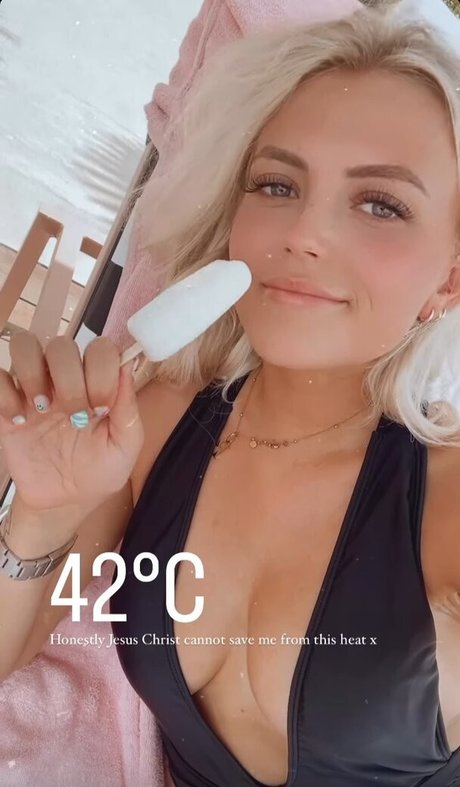 Coronation Street XXXモデル 写真