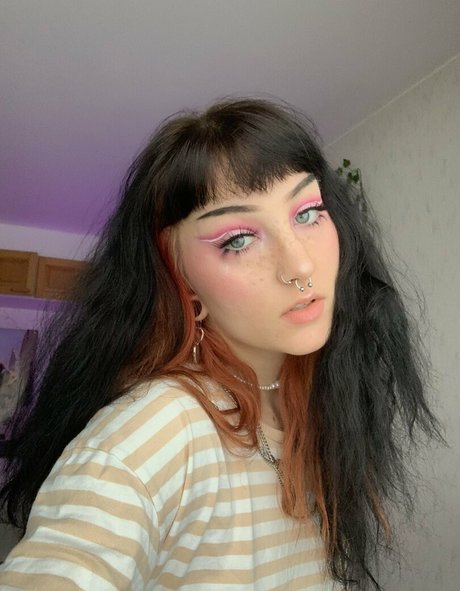 Naiskarkki ヌード女優 写真