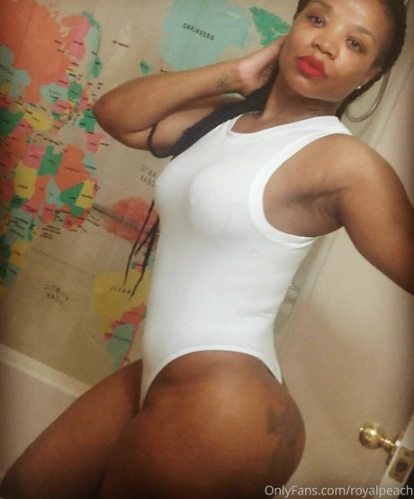 イタリア人熟女OnlyFans 無料裸 画像