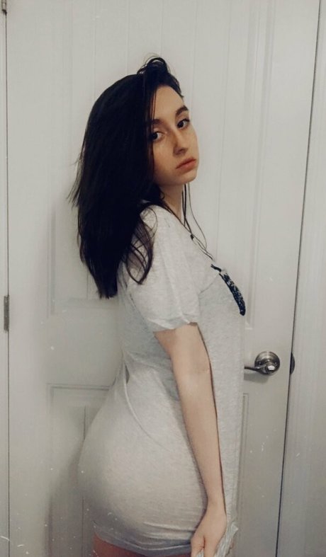 KylieeOW 女優 写真