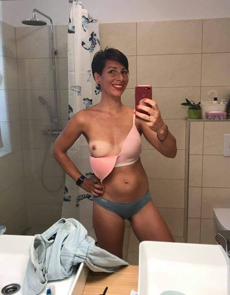 Kat Haze 裸の女優 写真