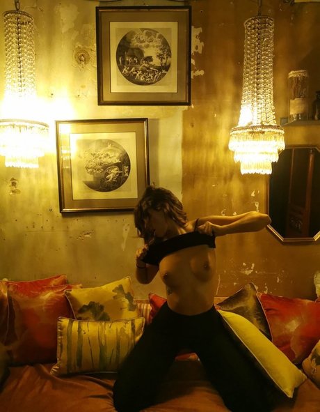 Cerise4444 裸のポルノスター ギャラリー