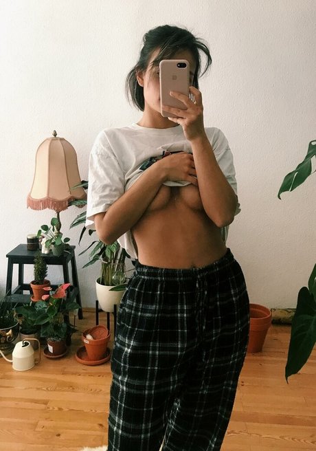 巨乳 射精 OnlyFans 無料 写真