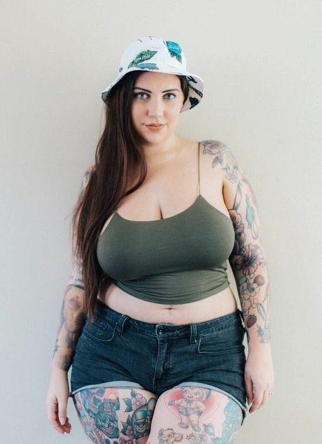 Nikki Hunter ヌードモデル 写真