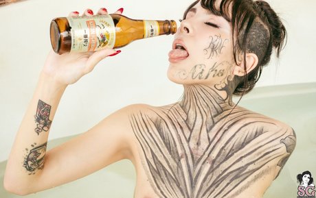 Tinta Nankin ヌード女優 写真