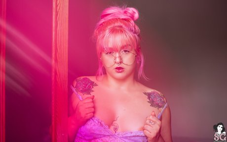 Lery Lay 裸のポルノスター 写真