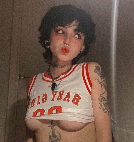 covergore 666 可愛いモデル 写真