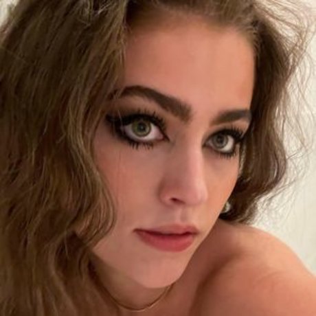 Brenna Nelson ヌードモデル 写真