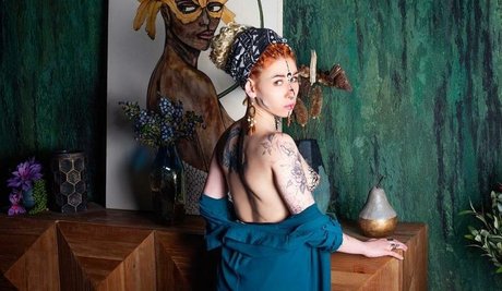 Rock it Kelly 裸のスター ギャラリー