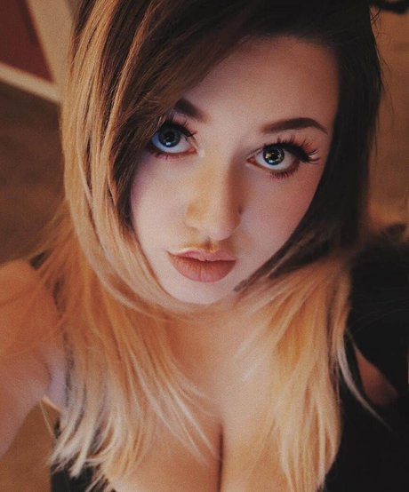 ティーンソロOnlyFans アート裸 写真