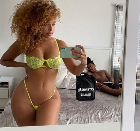 Aisha Thalia ホットなポルノスター 画像