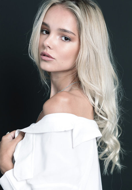 Mishel Zabelman ポルノスター ヌード 写真