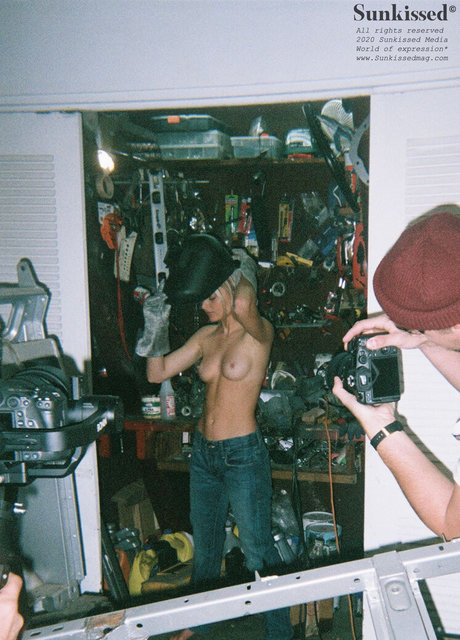 Megan Samperi ポルノスター ヌード 写真