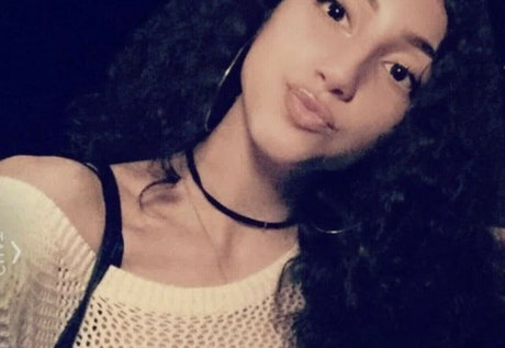 細身の巨乳OnlyFans xxx 画像