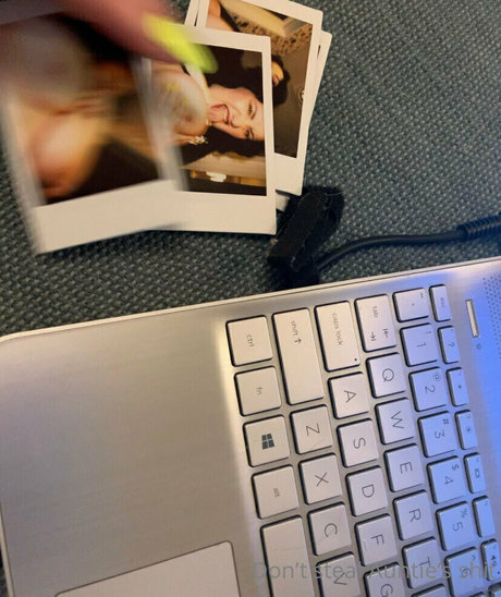 若いティーンのOnlyFans アートxxx 画像