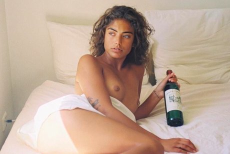 Vanessa Anela Moe 裸のポルノスター ギャラリー