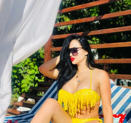 Manel Sassi ヌードモデル 写真