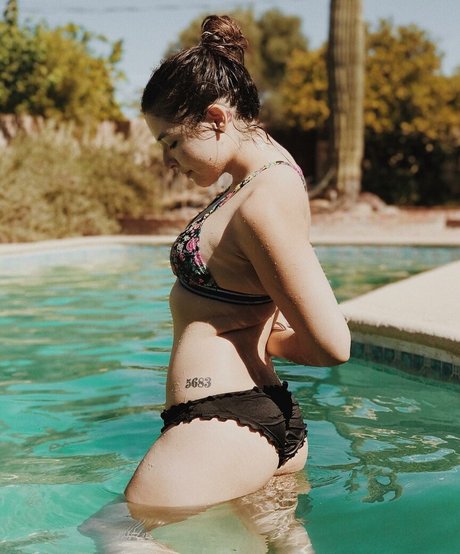 Autumn Farrell ポルノスター 可愛い ギャラリー