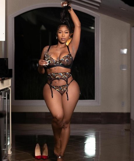 Kash Doll ポルノスター アーカイブ