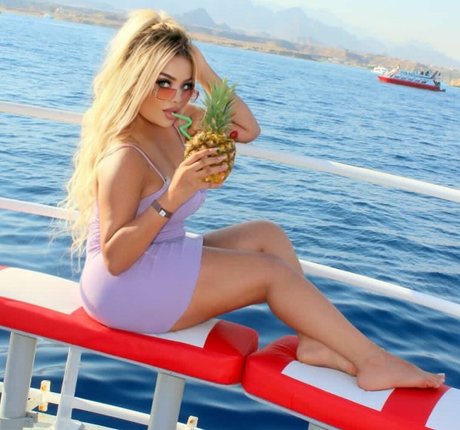 Deli Sana セックススター ギャラリー