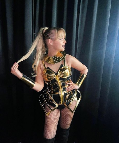 Emily Rose Perrin 最高のポルノスター ギャラリー