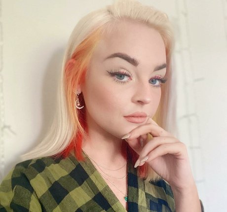 Emily Rose Perrin ホットモデル ギャラリー