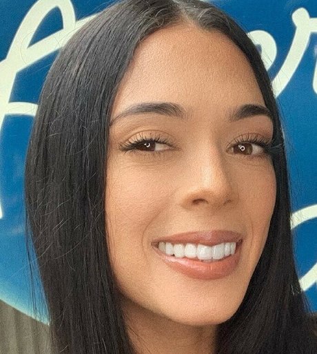 Erika Perry セクシーなスター ギャラリー