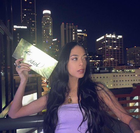 Erika Perry ポルノモデル 写真