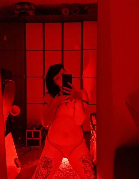 熟女 BBC OnlyFans ホット 画像