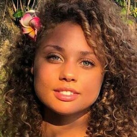 トゥワークオンリーファン ポルノ 写真