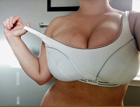 Avery Millah かわいいスター ギャラリー