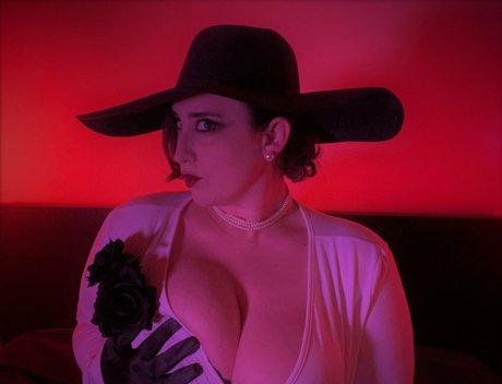 痩せた金髪の熟女OnlyFans ポルノグラフィック 写真