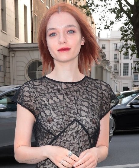 Esme Creed Miles ポルノ女優 画像