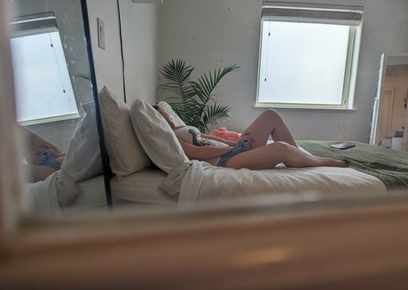 littlemisszoe top profile image