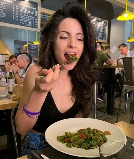 Kafkanya ポルノスター トップ 画像