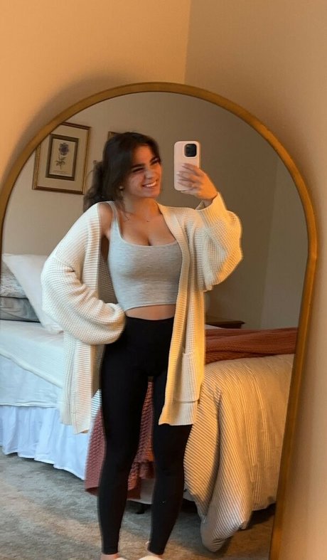 18歳のOnlyFans 無料ポルノ 写真