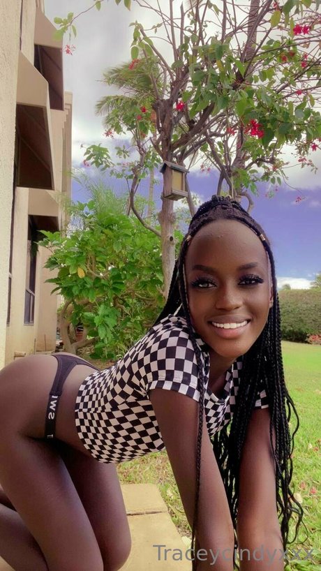 _Petite Doll_ ホットモデル 写真