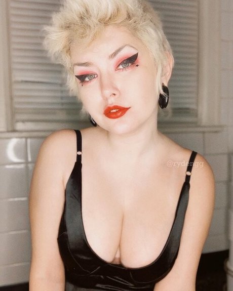 Ryden Armani_ アダルトモデル 写真