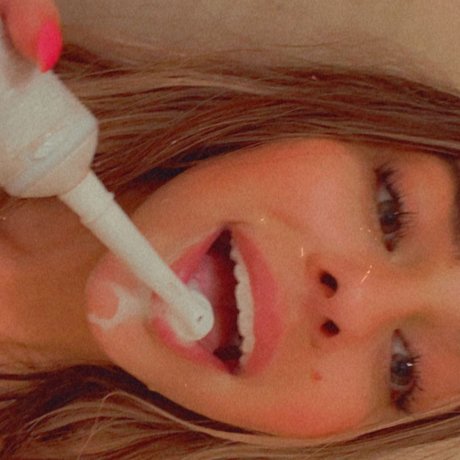 Alliyah ポルノモデル 写真