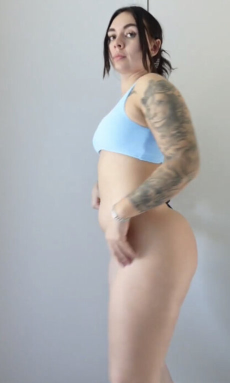 裸のトゥインクOnlyFans HD 画像