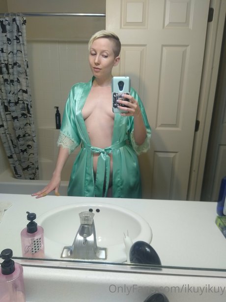 大きな乳首OnlyFans 無料ヌード 画像